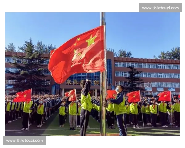 人机共舞庆华诞!北京五千红领巾燃动少先队 76 周年 人机共舞庆华诞!北京五千红领巾燃动少先队 76 周年